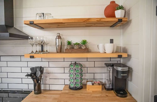 Paris Cottage | Location! Quant, Cozy & Stylish 2 Br/2Ba