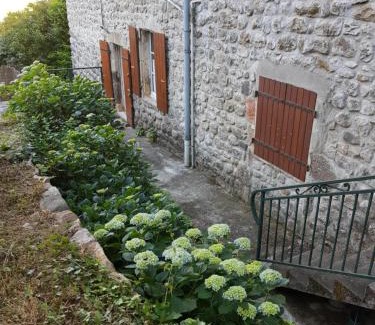 Lalevade-dʼArdeche Apartment | Location saisonnière dans un cadre calme