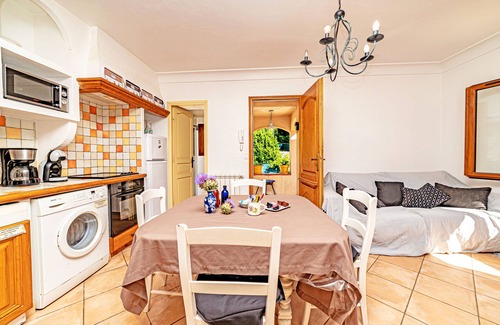 Le Bar-sur-Loup Apartment | Locations-06, Maison de Noelie 1er etage 30mn Nice