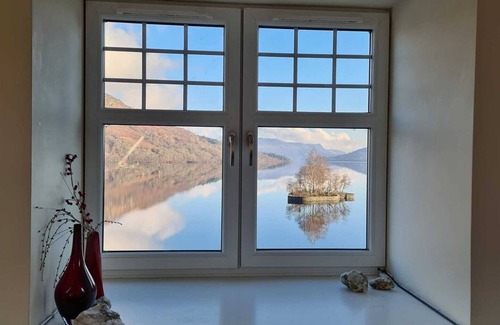 Saddell Apartment | Lochside apartment: stunning views over Loch Katrine
