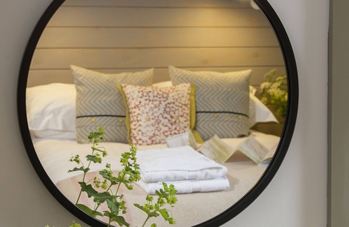 Fort Augustus House | Lock Chambers Caledonian Canal Centre