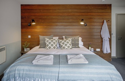 Fort Augustus House | Lock Chambers Caledonian Canal Centre