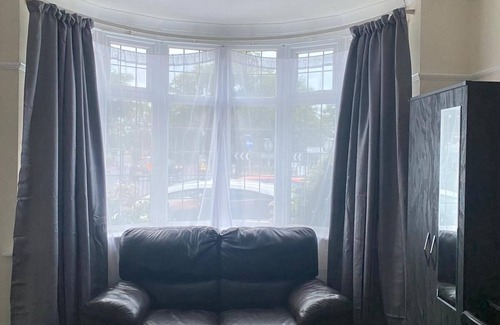Brierley Hill Bed & Breakfast | Lodge 1 near the big merry hill shopping ,