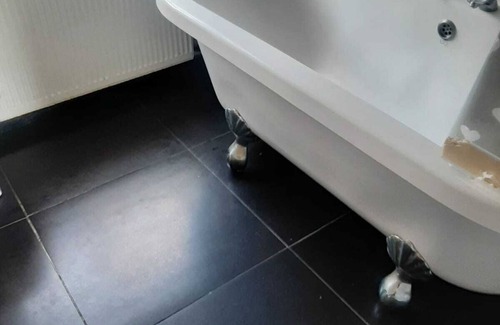 Brierley Hill Bed & Breakfast | Lodge 1 near the big merry hill shopping ,