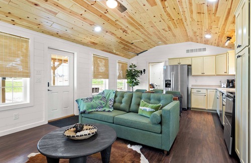 Williamstown Cabin | Lodge 117 at Eden Reserve—Safari Cabin Near Ark