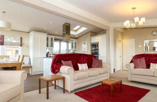 Stowmarket House | Lodge 26, Fishing Lakes