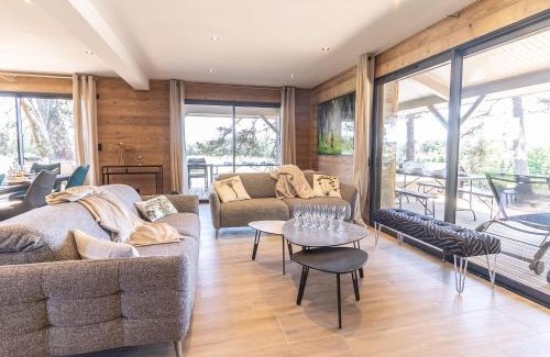 Le Chambon-sur-Lignon House | Lodge de luxe avec bain à remous, salle de sport, piscine, et options spa et golf - FR-1-582-381