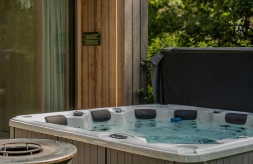 Zolder House | Lodge met Jacuzzi - 4 personen - Woodz Lodges
