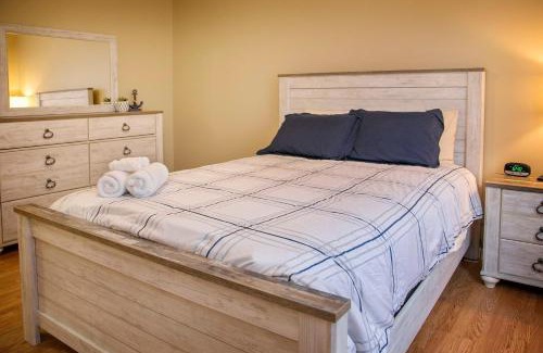 Bradford House | Lodge on Lamoka Guest House