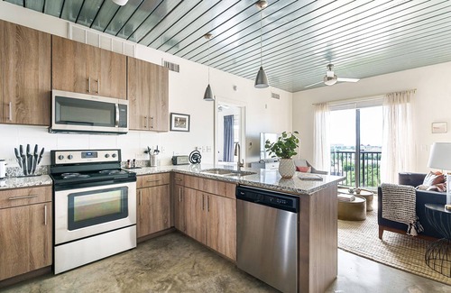 Midtown Apartment | Lodgeur | Bright & stylish 1BR loft | Midtown
