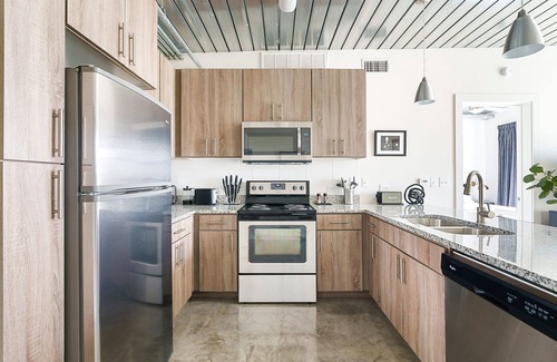Midtown Apartment | Lodgeur | Bright & stylish 1BR loft | Midtown