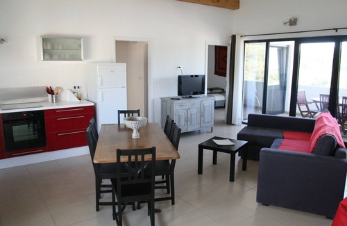 Conques-sur-Orbiel Cottage | Lodging near Carcassonne in a vineyard organic view of the Pyrenees