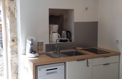 Cours House | Lodging T3 of character with swimming pool.