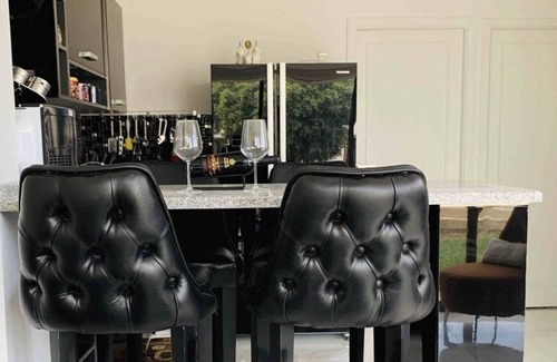 La Fayette Apartment | Lodging with panoramic views on the edge of a lawn garden and swimming pool