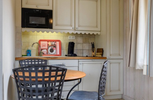 Duingt Apartment | Lodging with terrace ON LAKE, in residence with PRIVATE BEACH and pontoon