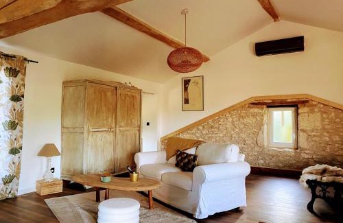Lussan Apartment | Loft élégant au cœur de la campagne avec SPA privé