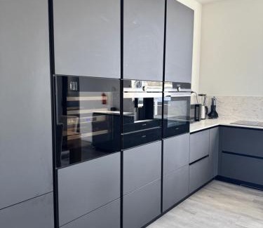 Saint-Symphorien-d'Ozon Apartment | Loft épuré avec parking privé.