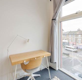 Brockley Apartment | Loft and Light in London
