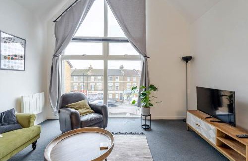 Brockley Apartment | Loft and Light in London