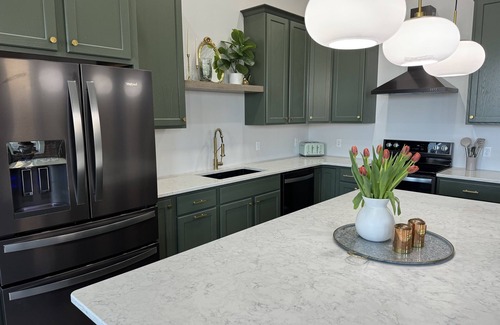 Du Quoin Apartment | Loft Apartment on Main Downtown - Sleeps 4