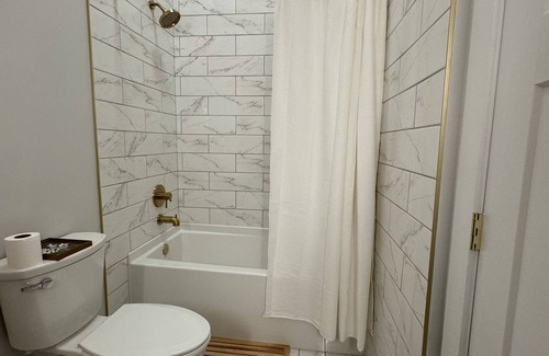 Du Quoin Apartment | Loft Apartment On Main - Sleeps 4