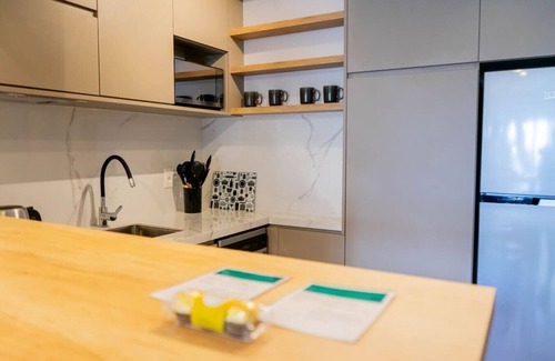 Pocitos Apartment | Loft con vista parcial al mar a pasos del WTC