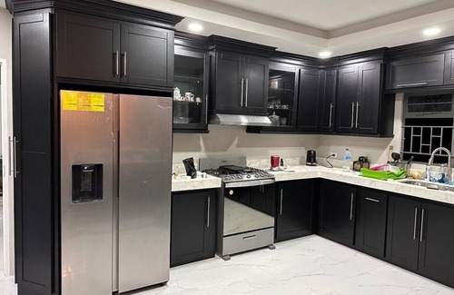 Arouca House | Loft Fully Private & Modern Apt, Stay Includes Free Breakfast, Lunch, & Dinner