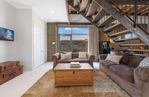Borenore Apartment | Loft House - On Heifer Station Vineyard