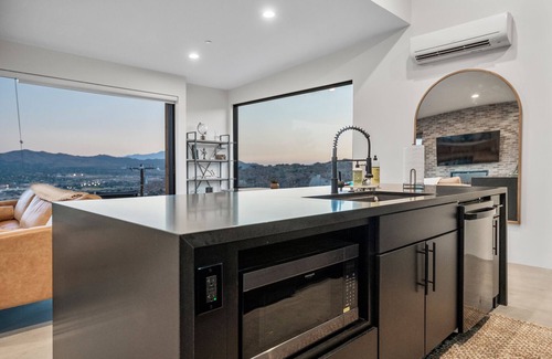 Yucca Valley House | ◼️⬛️ Loft Ledge - Modern Desert Oasis w/Hot Tub, Fire Pit & Incredible Views ⬛️◼️