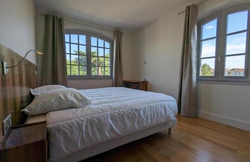 Gondeville Apartment | Loft lumineux avec cuisine équipée et circuits truffes - Centre-ville Jarnac - FR-1-653-248