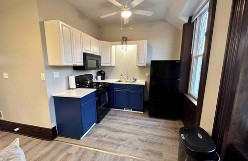 Bloomfield Apartment | Loft on Liberty Avenue with Off-Street Parking