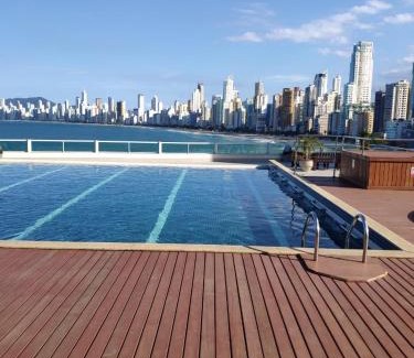 Pioneiros Apartment | LOFT Prédio frente MAR Garagem Piscina Academia Portaria 24 h