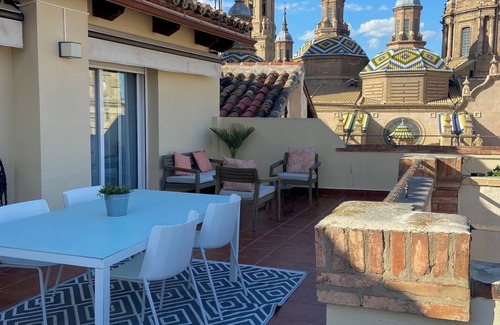 Zaragoza Apartment | Loft-style penthouse, with unbeatable views of the Plaza del Pilar.