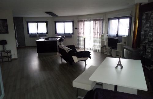 Friville-Escarbotin Apartment | Loftcosy Friville