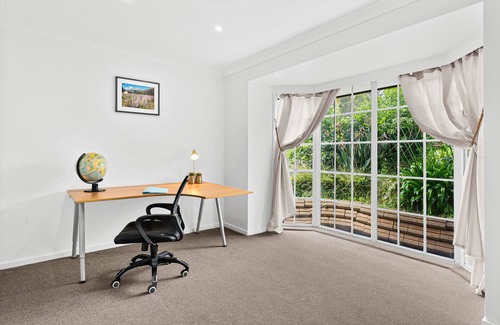 Barrack Heights House | Loftus Spacious Getaway
