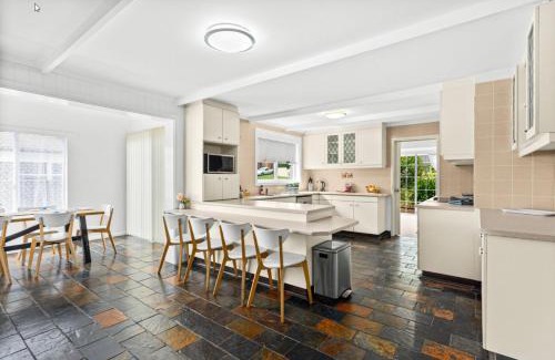 Barrack Heights House | Loftus Spacious Getaway