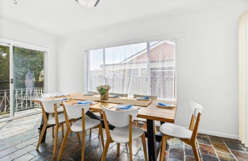 Barrack Heights House | Loftus Spacious Getaway
