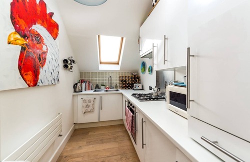 Earl's Court Apartment | Lofty Ideals - One Bedroom Apartment, Sleeps 4