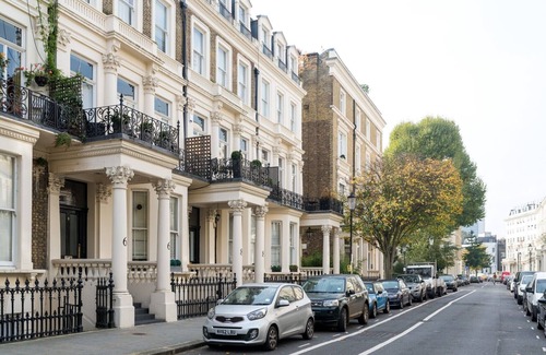Earl's Court Apartment | Lofty Ideals - One Bedroom Apartment, Sleeps 4