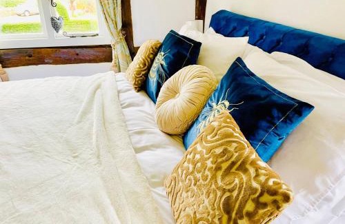 Whitbourne House | Log- burner, dog friendly- woodland views with walking trails and local pub on your doorstep! Popular walking trails nearby-Malvern Hills and the Brockhampton Estate- Peaceful village on the border of Hereford and Worcester