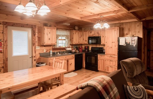 Luray Cabin | Log Cabin for couples and family in the Shenandoah Valley,10 miles from Luray,VA