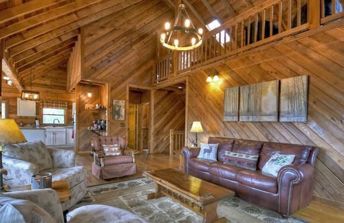 Hidden Lake House | Log Cabin! Great Views! Game Room! Paved Roads!