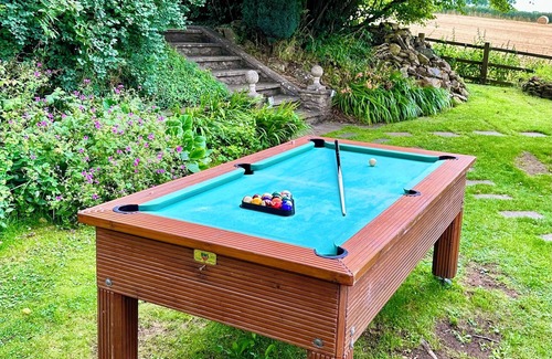 Upton Cheyney Cabin | Log Cabin near Bath with Hottub