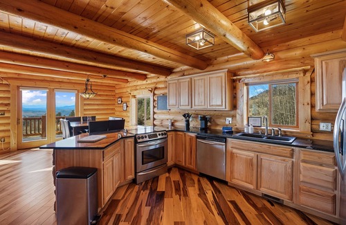 Cripple Creek Cabin | Log Cabin near Historic Cripple Creek, Hot Tub and Spectacular Views!