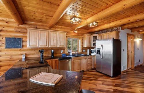 Cripple Creek Cabin | Log Cabin near Historic Cripple Creek, Hot Tub and Spectacular Views!