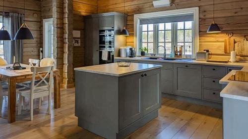 Veggli House | Log Cabin Near Historic Senhovd
