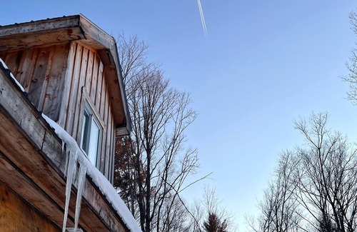 Haliburton Cabin | Log cabin on the hill