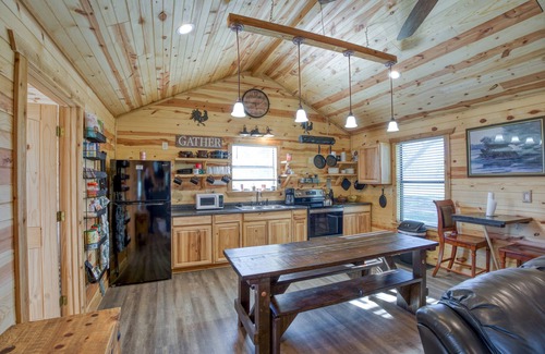 Llano Cabin | Log cabin on the river