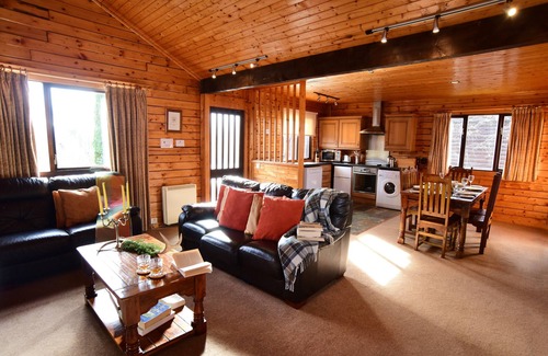 Callander Cabin | Log Cabin-Private Bathroom-Countryside View