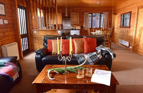 Callander Cabin | Log Cabin-Private Bathroom-Countryside View